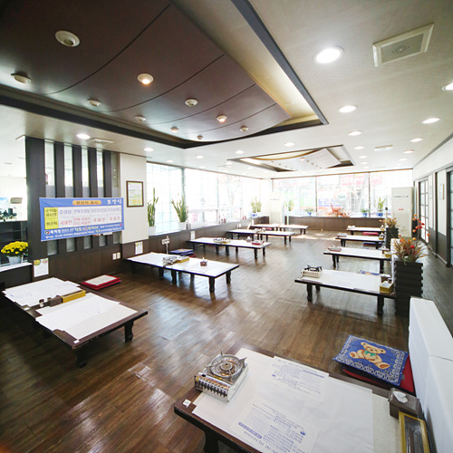 ����3