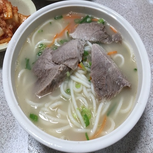 ⱹ