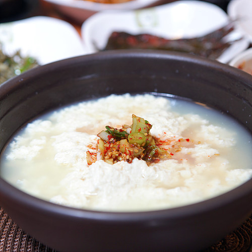 �ʴ���κι��