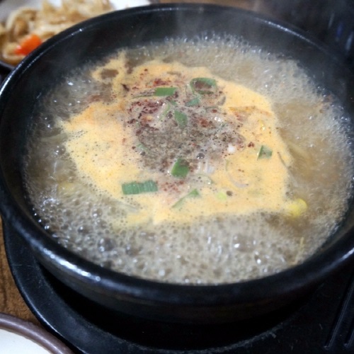 볻