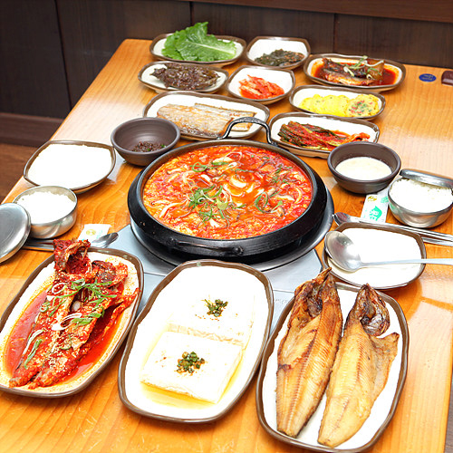 ���κ���������