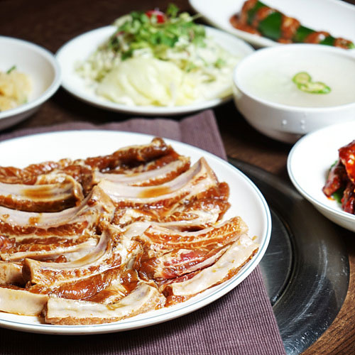 �������